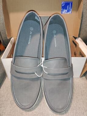 AVENUE men’s Casual Comfortable Loafer Gray - Size 12 NWB